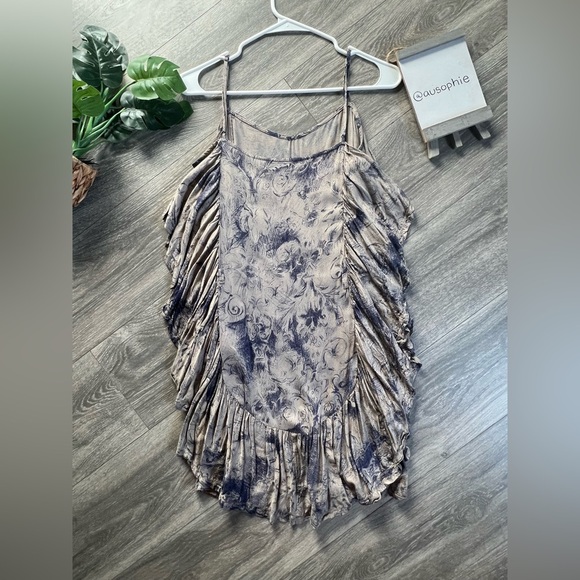 Guess Ruffle Dress in Tan w/ Navy Print Sundress - Picture 4 of 6